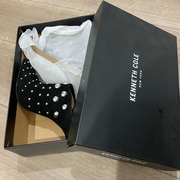 PRICE ⬇️ Kenneth Cole New York - Black Silver Stud Mules - size 7 - Picture 3 of 6